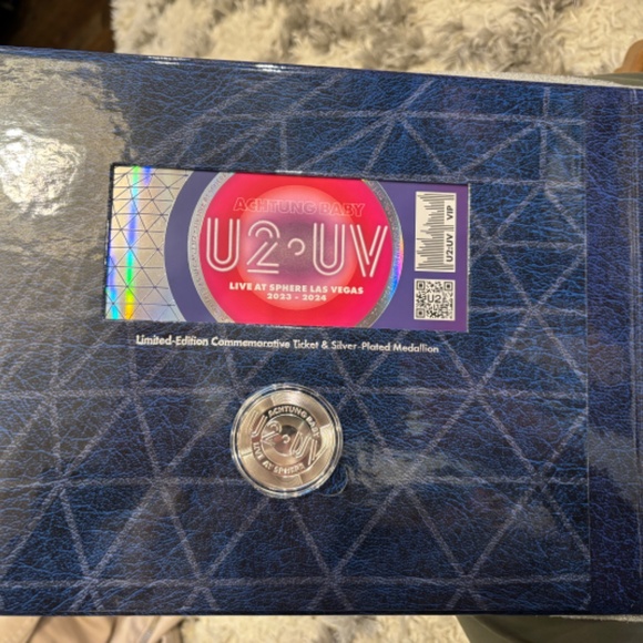 Limited Edition U2:UV Memorabilia Photo Album - Picture 3 of 7